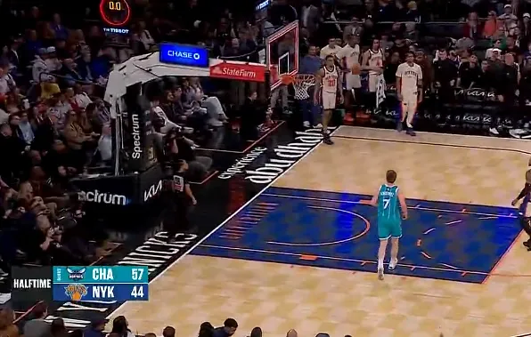 开云体育官网-半场：尼克斯以44-57落后黄蜂，麦克布莱德18分鲍尔12+5+5